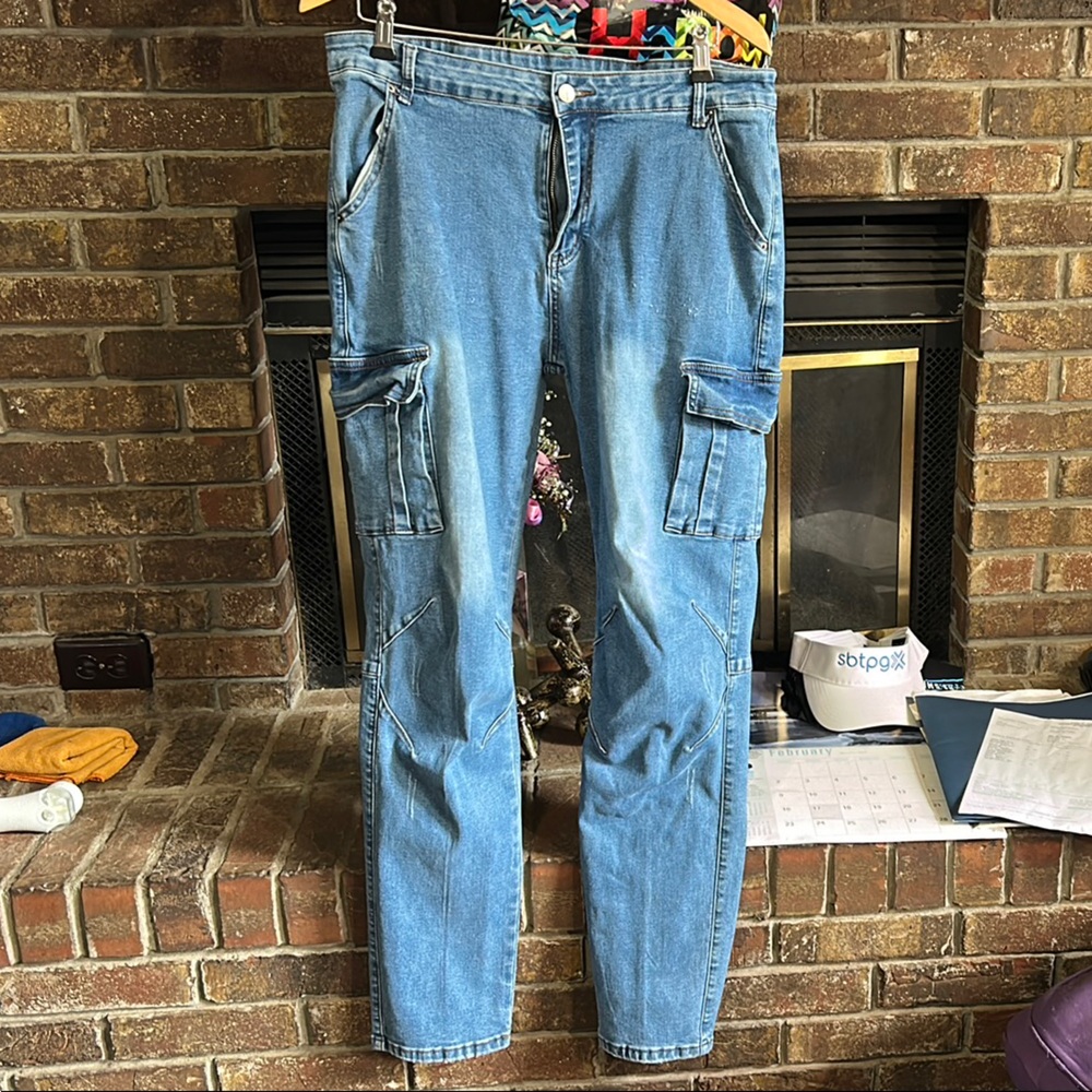 ROMWE Blue Relaxed Fit Jeans with Distressed Details